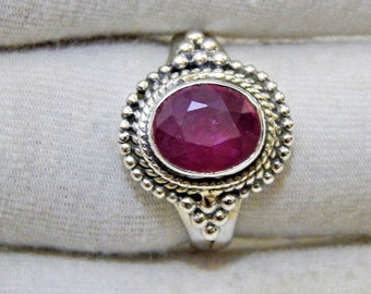 Handgemachte Sterling Silber Rubin Boho Ring: Facettierter Geburtsstein Stapelring