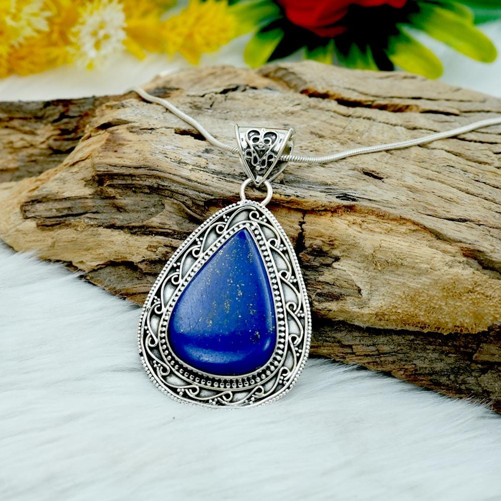Vintage Lapis Lazuli Pendant Necklace: 925 Sterling Silver Vintage Lapis Lazuli Pendant Necklace: 925 Sterling Silver