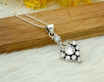 Collar con colgante de circonita blanca en plata 925: piedra de nacimiento de abril