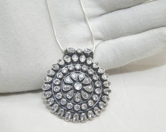 Collar con colgante de circonita blanca en plata 925: piedra de nacimiento de abril