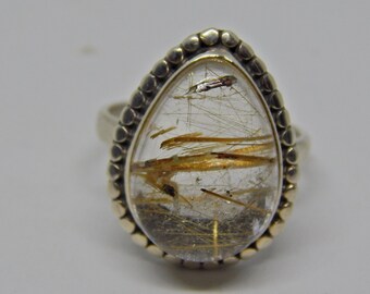 Anillo de cuarzo rutilado en plata de ley: joyería con piedras preciosas de cabujón de pera