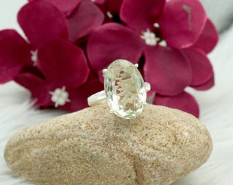 Sterlingzilveren ring met groene amethist: handgemaakte sieraden
