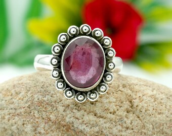 Anello vintage con rubino ovale: pietra preziosa naturale, argento sterling 925