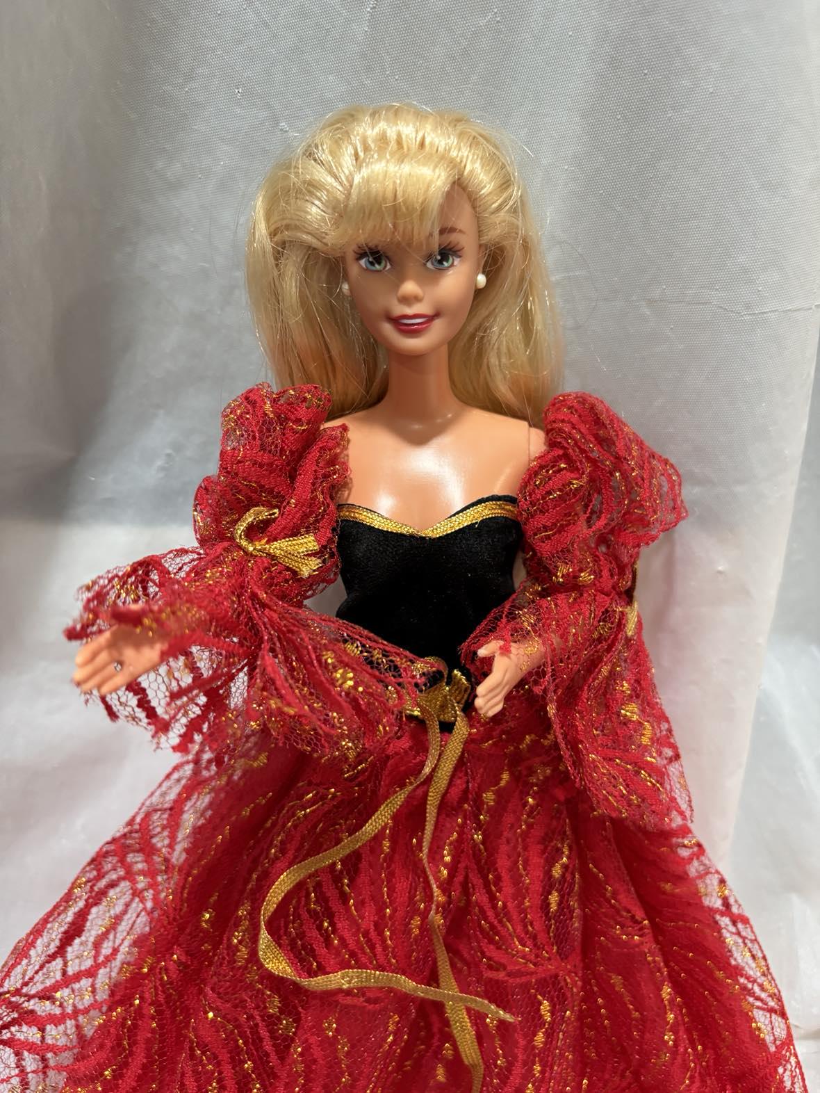 Vintage1976 Barbie Mattel Doll in Red and Gold Gown Dress - 3 Outfits - Etsy Vintage1976 Barbie Mattel Doll in Red and Gold Gown Dress - 3 Outfits - Etsy