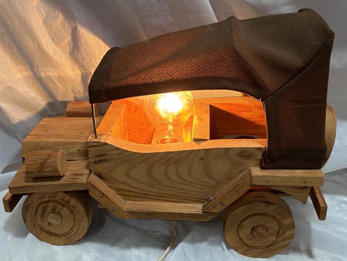 Vintage Handmade Wooden Table Desk Lamp Shaped Jeep Canvas Top, foto 2 di 5