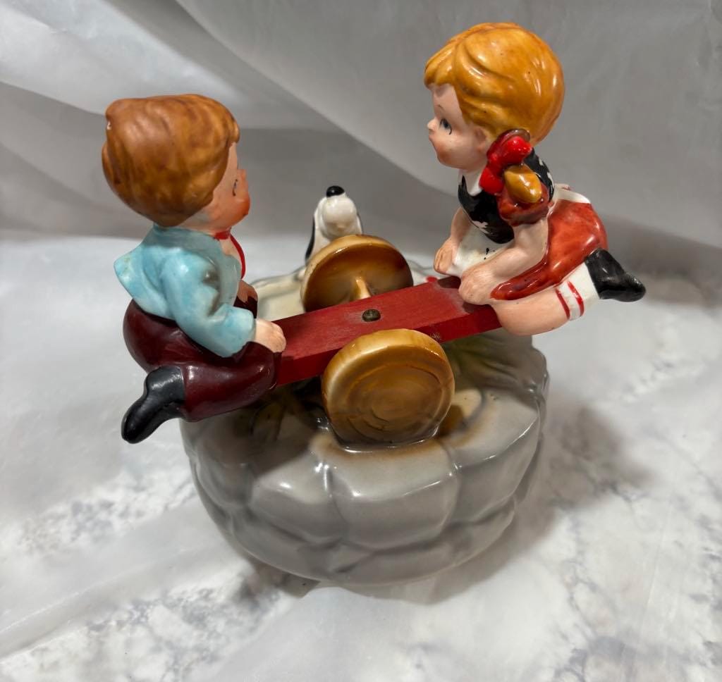 Girl Scouts クッキー ベンダブル フィギュア アメトイ ヴィンテージ Vintage Musical Turntable Hummel Animated Boy and Girl on Seesaw