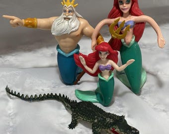 Figuras vintage de Disney de Las Sirenita y el Rey Tritón con caimán