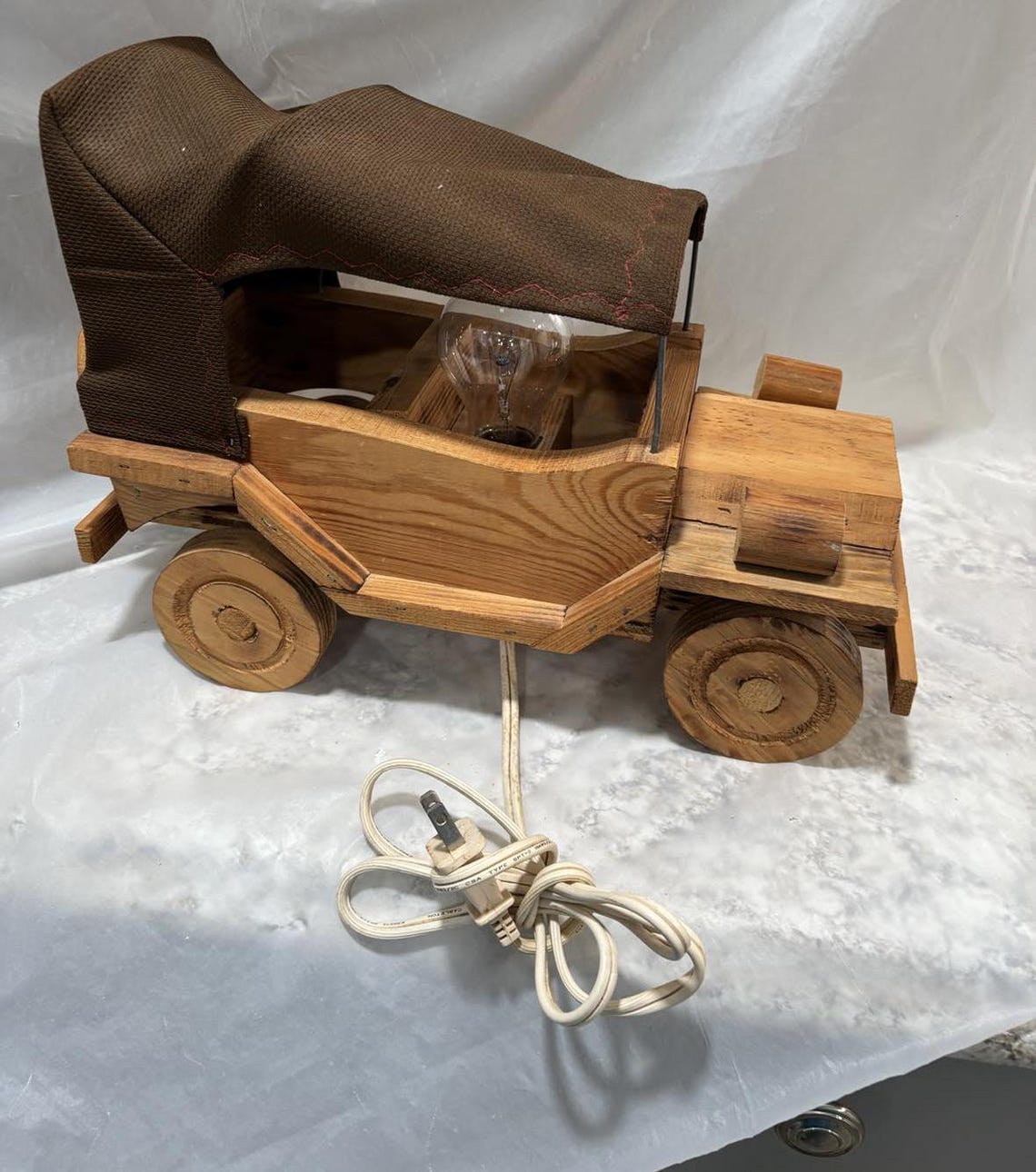 Vintage Handmade Wooden Table Desk Lamp Shaped Jeep Canvas Top, foto 3 di 5
