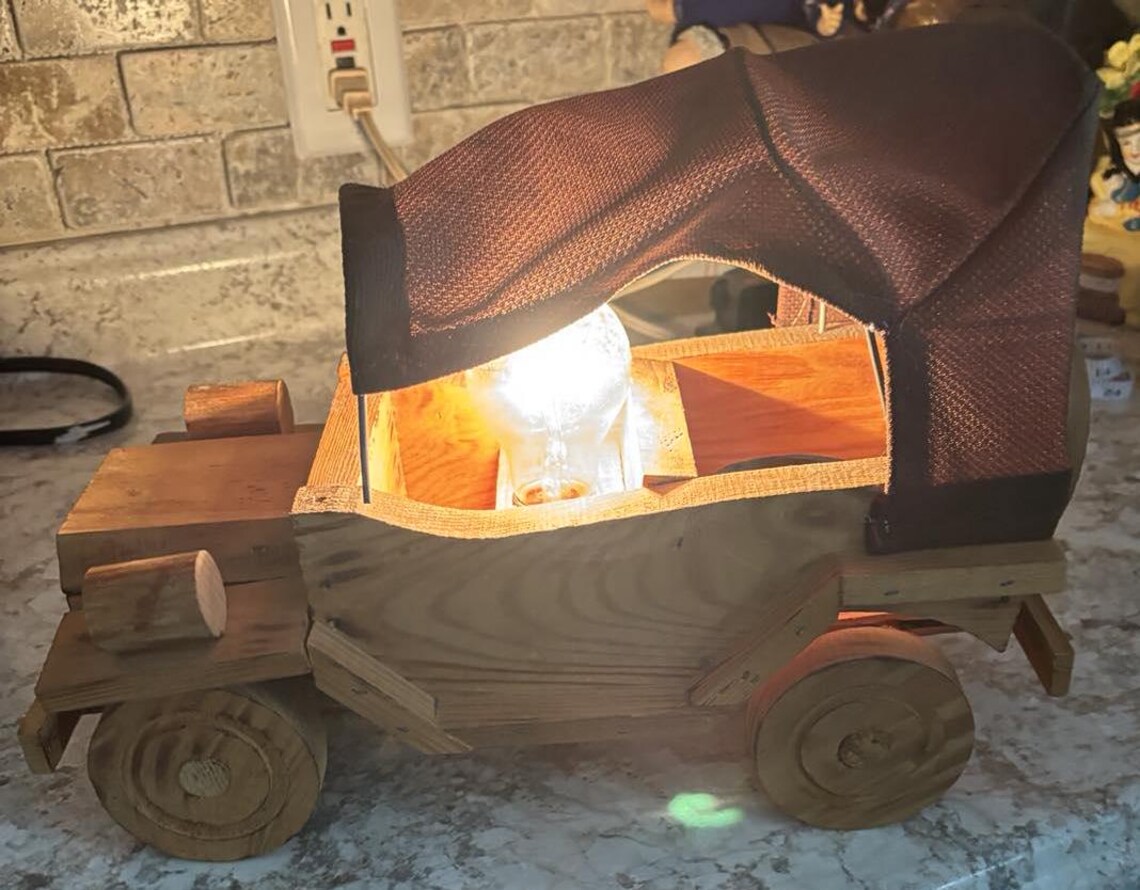 Vintage Handmade Wooden Table Desk Lamp Shaped Jeep Canvas Top, foto 4 di 5