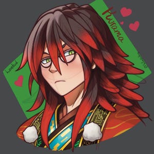 Könnte beinhalten: Digitale Illustration eines Charakters mit roten und braunen Haaren, grünen Augen und Brille. Der Charakter trägt ein rotes und goldenes Outfit mit einem blau-goldenen Schärpe. Der Name "Kurama" steht rot auf grünem Hintergrund, mit Herzen.