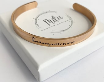 Putain de bracelet, regarde-moi