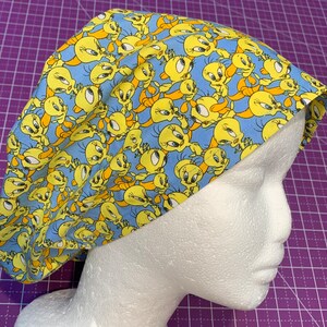 Tweety! Scrub Cap: European Style Adjustable Toggle, Tweet Bird inspired bild 5