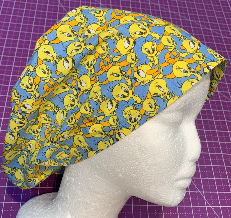Tweety! Scrub Cap: European Style Adjustable Toggle, Tweet Bird inspired bild 5