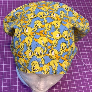 Tweety! Scrub Cap: European Style Adjustable Toggle, Tweet Bird inspired bild 3