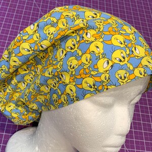 Tweety! Scrub Cap: European Style Adjustable Toggle, Tweet Bird inspired bild 7