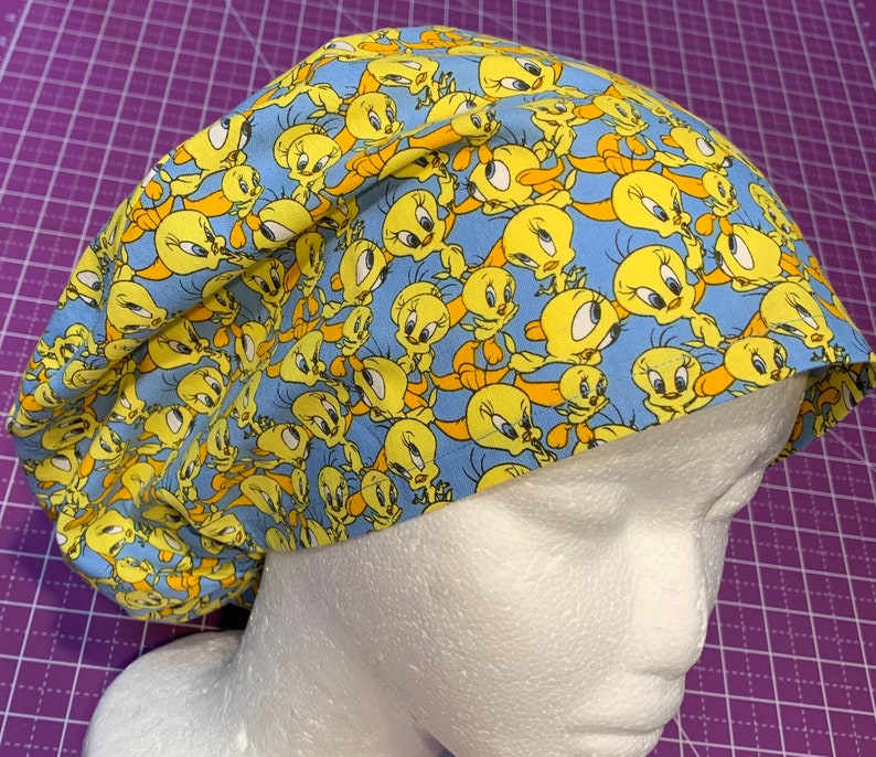Tweety! Scrub Cap: European Style Adjustable Toggle, Tweet Bird inspired bild 7