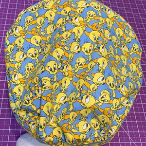 Tweety! Scrub Cap: European Style Adjustable Toggle, Tweet Bird inspired bild 8