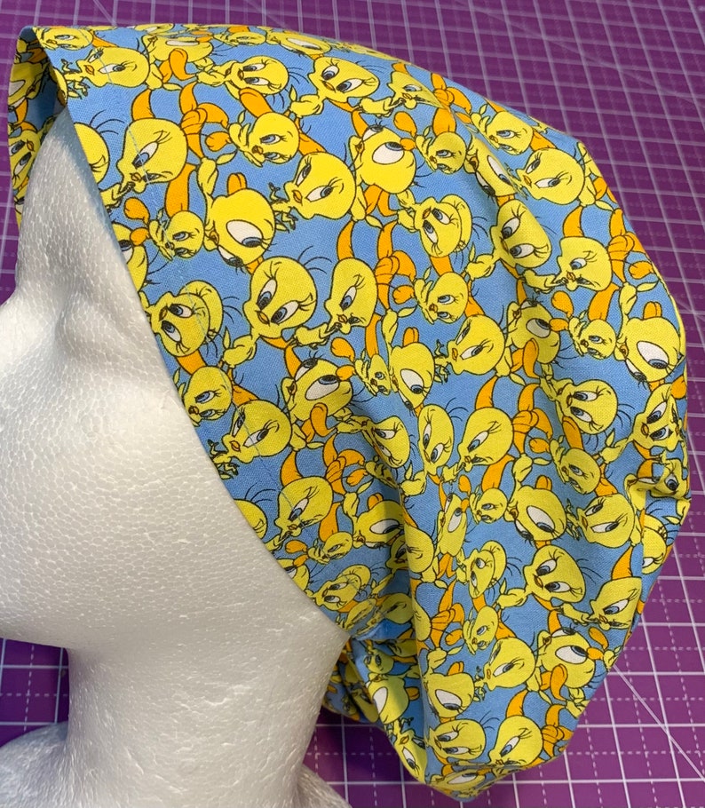 Tweety! Scrub Cap: European Style Adjustable Toggle, Tweet Bird inspired bild 2
