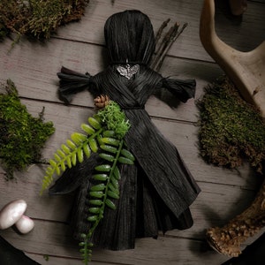Forest Witch Corn Poppet - Corn Husk Doll - Witchcraft