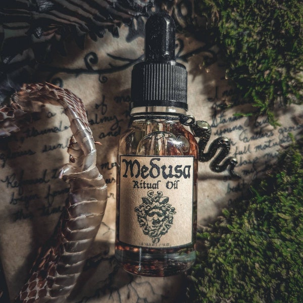 Medusa Ritual Oil - 15 ml - Altar Oil - Invocation