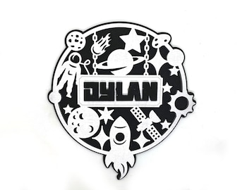 Spazio esterno Segno di legno Placca personalizzata Nome personalizzato Rocket Stars Luna Astronauta Bambini Stanza dei giochi Nursery Decorazione murale Baby Shower Regalo