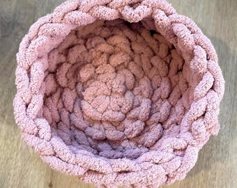 Handmade Chenille Cat Bed – Chunky Yarn – Kitten