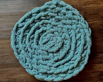 Handmade Chenille Dog Bed – Chunky Yarn Pet Bed – Plush Mat