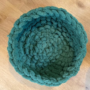 Handmade Chenille Cat Bed – Chunky Yarn Pet Bed – Plush Mat