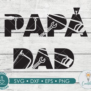 Puede incluir: Diseño de silueta en blanco y negro de las palabras "Papa Dad" con varias herramientas incorporadas en las letras. El diseño es perfecto para un regalo del Día del Padre o para un proyecto de bricolaje.
