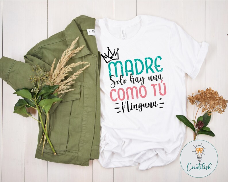 May include: White t-shirt with a teal crown and the text "MADRE Solo hay una COMO TU Ninguna" in pink and teal.