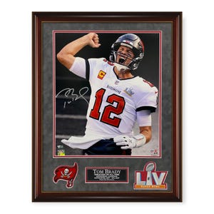 Photo dédicacée des Buccaneers de Tampa Bay de Tom Brady 16 x 20 pouces encadrée à des passionnés de 23 x 27 pouces