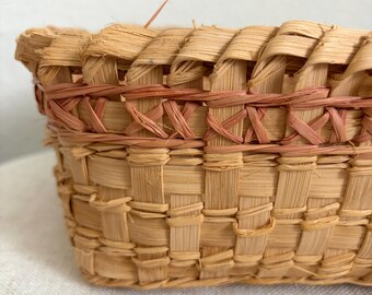 Cesto in fibra naturale intrecciato a mano / Contenitore rustico in stile boho/farmhouse