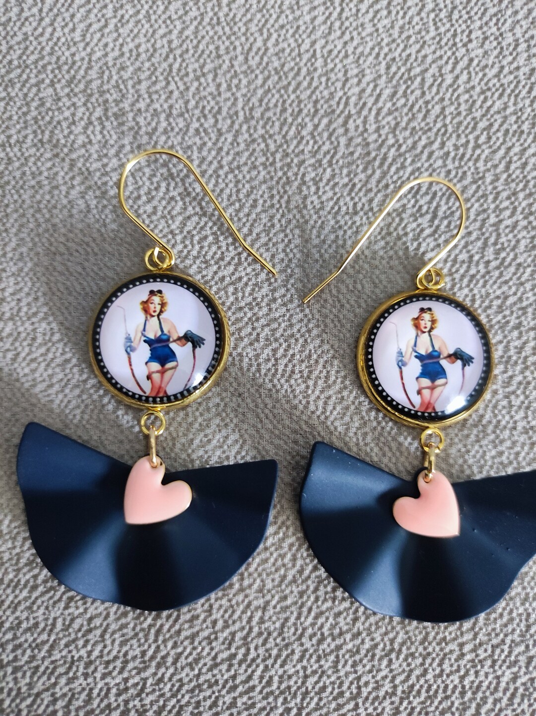 Boucles D'oreilles Pin-up Rétro Noeud Papillon à Carreaux Vichy Et Perle Rose - Fait Main En France