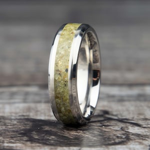 Bague météorite en pallasite | Bracelet en titane | Admirez la pallasite | Bijoux en pallasite | Bague Olivine | Bague fan de science-fiction | Anneau de l&#39;espace | Cadeau