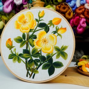 KIT226 簡単刺繍キット、ThuongEmbroidery によるイエロー ワイルド ローズ デザイン、刺繍糸 30% 追加