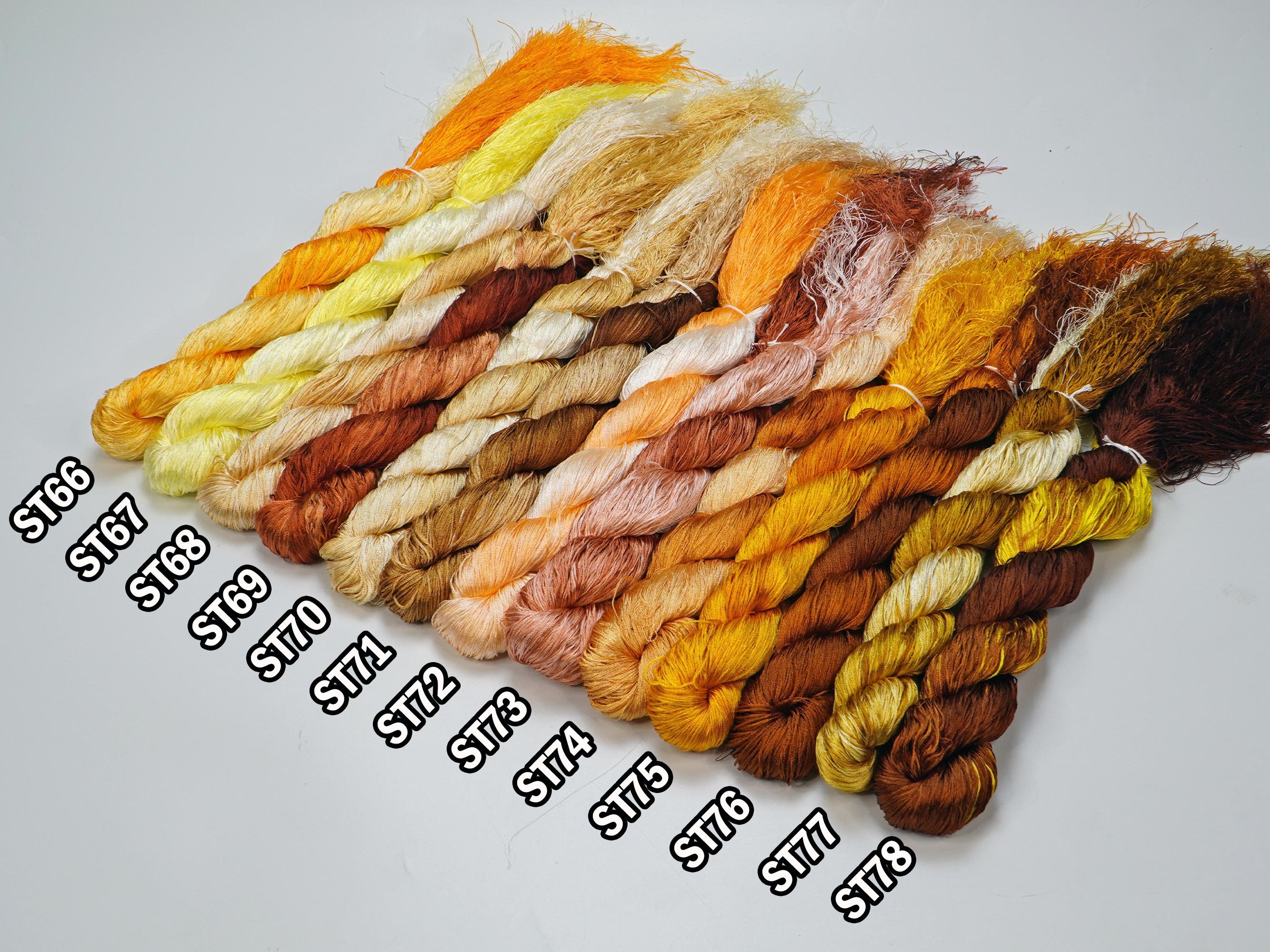 Creativity Street Embroidery Thread, 20 Assorted Colors, 8-3/4 Yards per  Skein, 100 Skeins and 12 Floss Bobbins