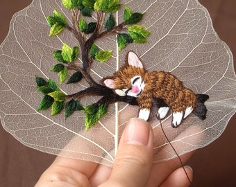 KIT221 Hand Embroidery on Natural Bodhi Skeleton Leaves - Cute Cat Embroidery