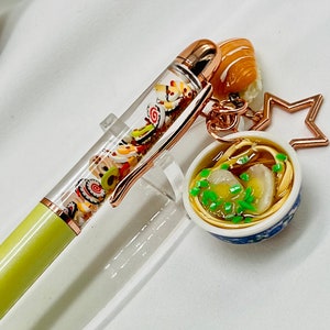 Ramen & sushi lovers clip on float pen. Fun realistic Japanese food charms snow globe pen. Sushi lovers pen. Foodies gift. Kawaii stationery