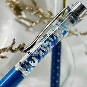 Winter penguin float pen. Christmas penguin snow globe glitter pen. Holiday planner pen. Stocking stuffer. Christmas gift. Secret Santa gift