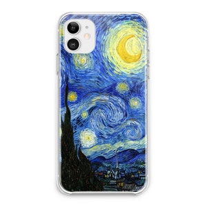Puede incluir: Una funda transparente para teléfono con una imagen impresa de La Noche Estrellada de Vincent van Gogh. La funda presenta un cielo azul y amarillo en espiral con una luna creciente y estrellas.