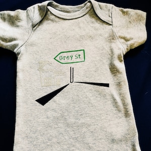 Grey Street Onesie von Dave Matthews Band
