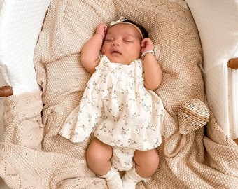 Heirloom Scalloped Knit Baby Blanket | Baby Swaddle | Newborn Receiving Blanket