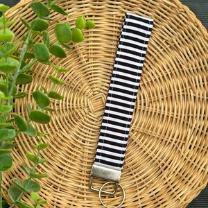Llavero, llavero de pulsera, llavero de moda, regalo de auto nuevo, regalo para ella, llavero marrón, idea de regalo única, llavero de tela