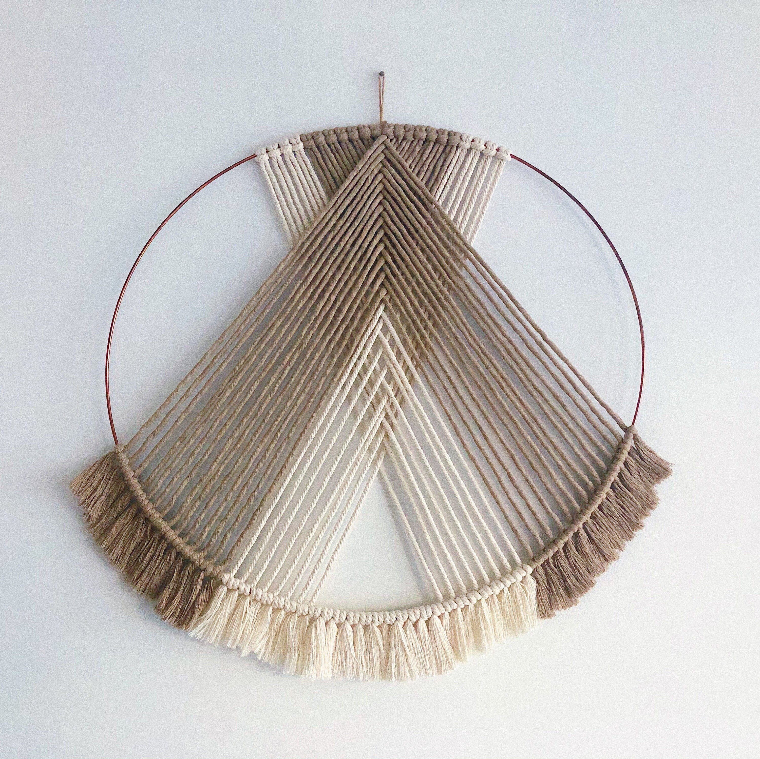 Modèle Saba - Sable et Écru Tissage en Macramé sur Anneau Métal