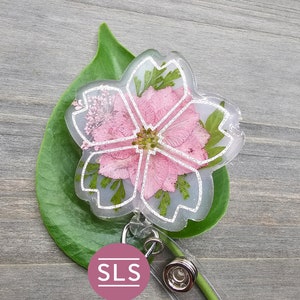 桜の花のバッジリール - ドライ押し花バッジリール