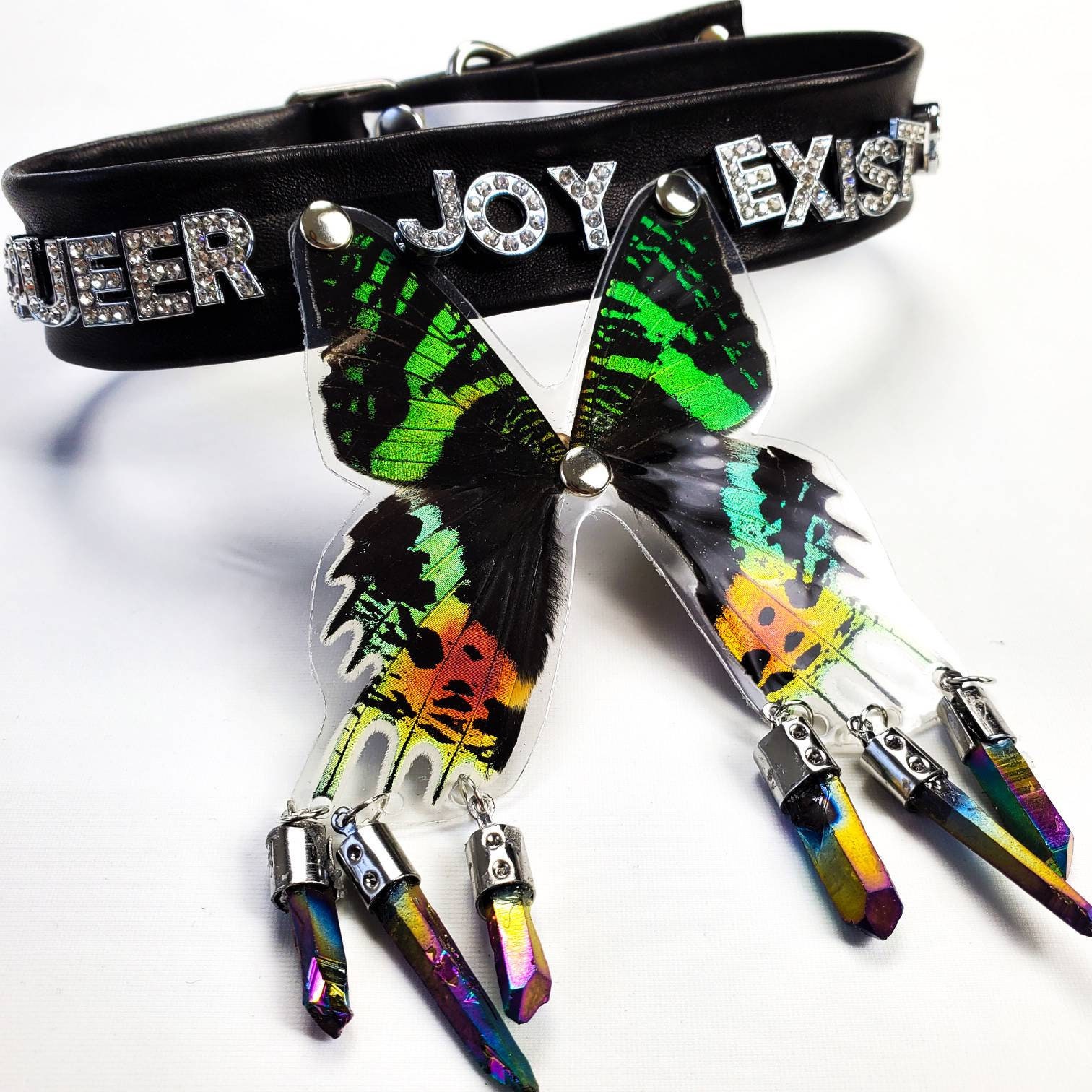 Pride Leather Choker, Bijoux LGBTQIA +, Collier de papillon, Mode queer, Accessoires gays, Boutique queer, Rainbow Choker, Love is Love