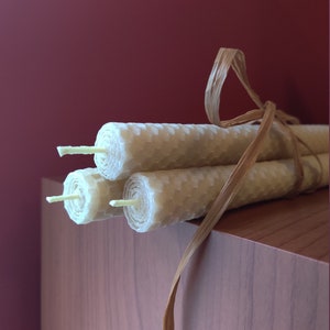 Velas enrolladas a mano con estampado hexagonal