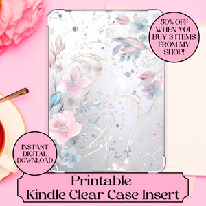 Könnte beinhalten: Druckbarer Kindle Clear Case Einsatz mit einem floralen Design mit rosa, blauen und grauen Blumen auf weißem Hintergrund. Der Text "50% OFF WHEN YOU BUY 3 ITEMS FROM MY SHOP!" befindet sich in der oberen rechten Ecke.
