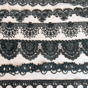 Fine romantic lace & border in different widths, black