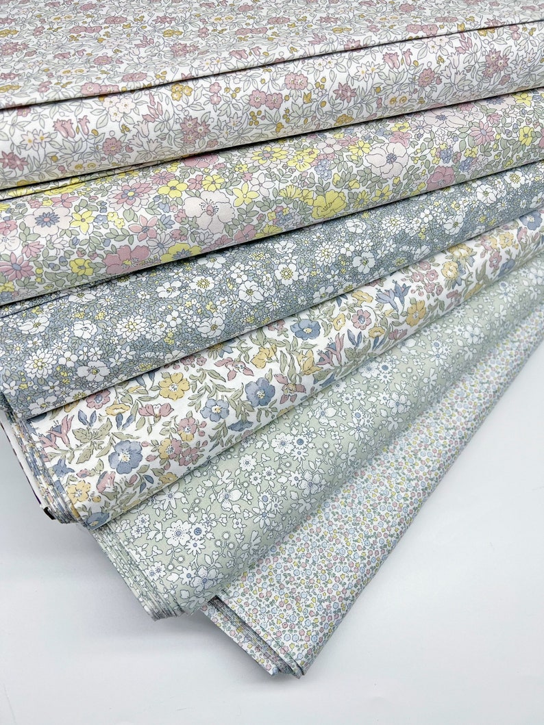 Liberty Fabrics Lasenby Cotton, helle und leichte Pastellfarben mit klassischen Liberty Blumenmuster